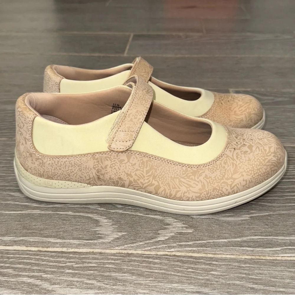 Drew Rose Mary Jane Flats Bone Color Hook & Loop Strap Closure Women’s Size 11W